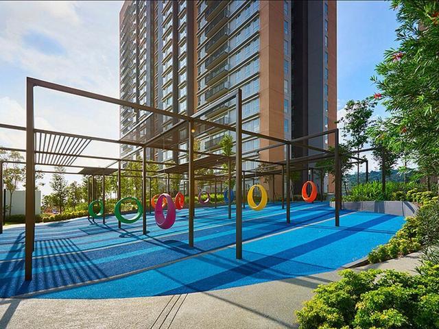 Emerald Hills Condo Fully Renovation 4 room 2 bath Freehold
