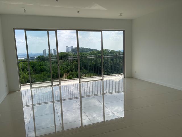 Emerald Hills Condo 100 Loan 4B 2B Freehold