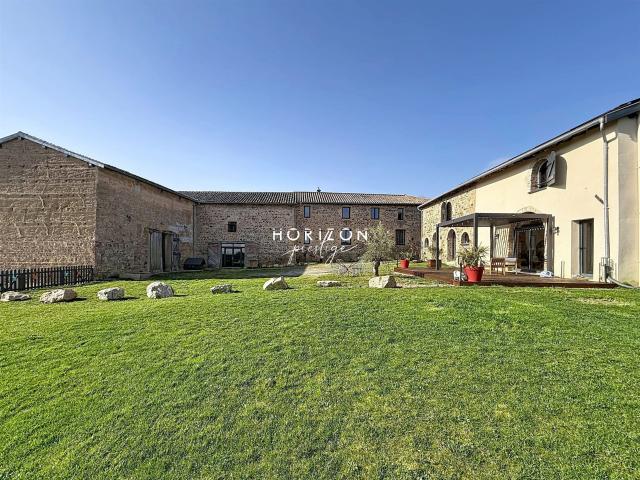 Emeringes: Maison avec Gîte/seminaire 433m² Emeringes