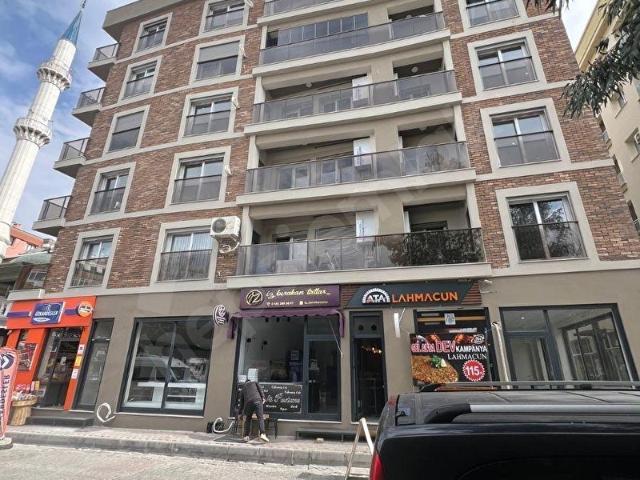 ŞEMİKLER PAZARYERİ KAPISI ÖNÜNDE 50M2 YENİ BİNA,BACALI+KDV'Lİ