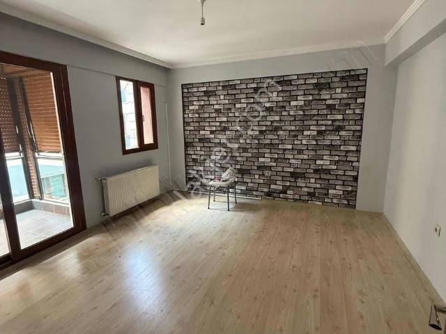 Şemikler Lisesi Karşı Sokağı 2+1 Kapalı Mutfak