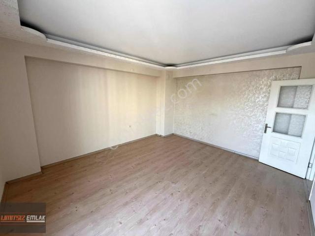 Şemikler'de / 2+1 / Ara Kat 2 / Kapalı Mutfak / 93 M2