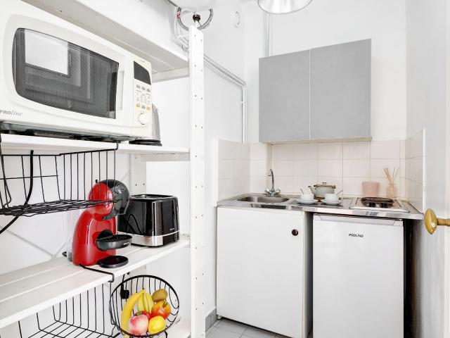 Emile Suite: Superb Parisian studio apartment