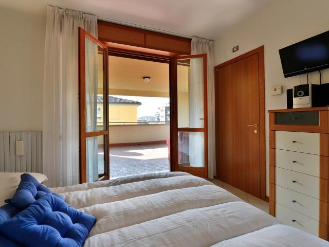 Emilia Levante B Smart collection