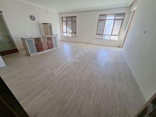 Emin Evime Uygun Doğdu Mh 3+1 Daire Tranvayın Dibi 200m2 2 Kat