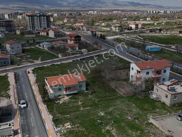 Emin Emlaktan 8 Kat İmar Avantajlı,villa Bölgesinde Müstakil Ev