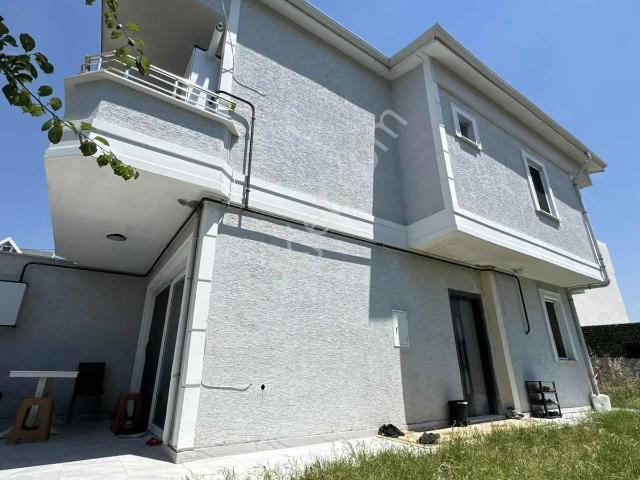 Emir Öfd'den Yeniçiftlik Çeşmeli De Satılık 3+1 Villa