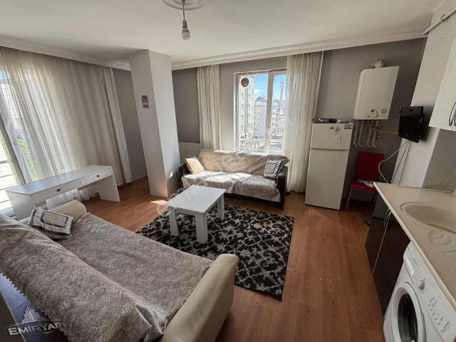Emir Emlaktan Çamlıca Durağında Kiralık 1+1