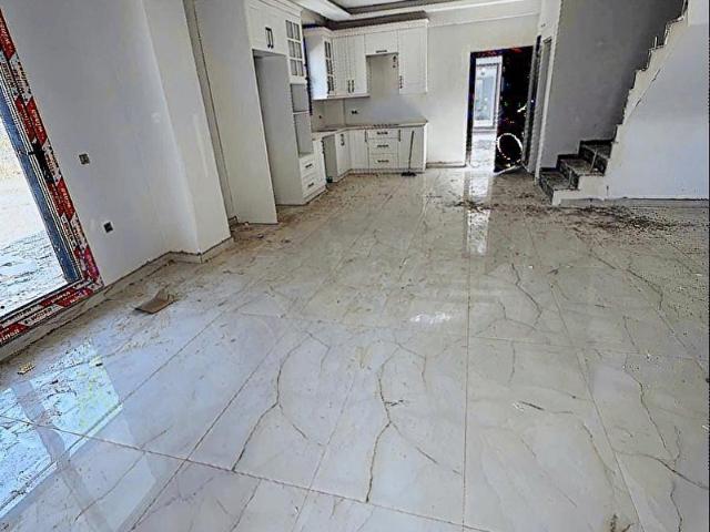 Emiralem Göktepede Ana Yol Üstü Satılık 5+1 Fırsat Villa
