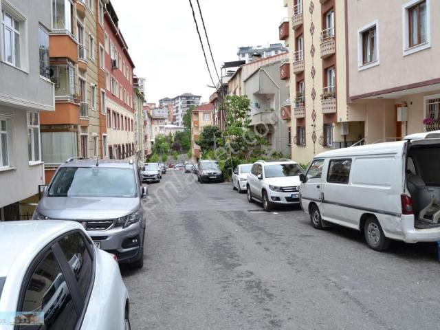 Emiray Dan Çakmak İtfaiyeye Komşu Satılık Ayrı Mutfaklı 2+1