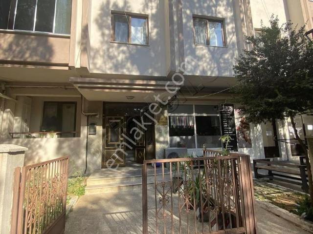 Emirbeyazıt'ta Stadyum Altında Satılık 3+1 Daire