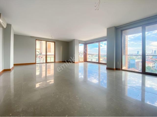 Emirgan, Değirmentepe'de, Koruya Yürüme Mesafesinde 3+1 Kiralık Daire