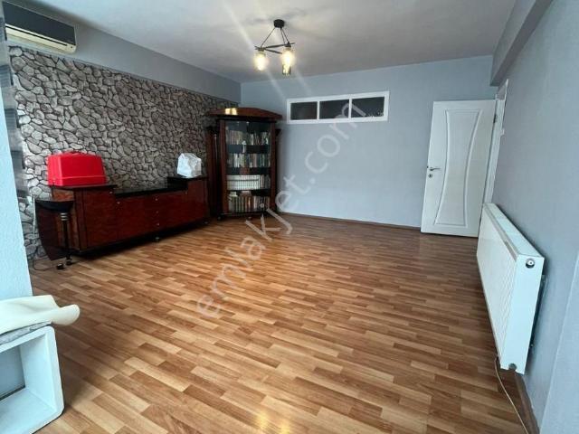 Emirsultan Lisesi Altı 3+1 Masrafsız Satılık Daire