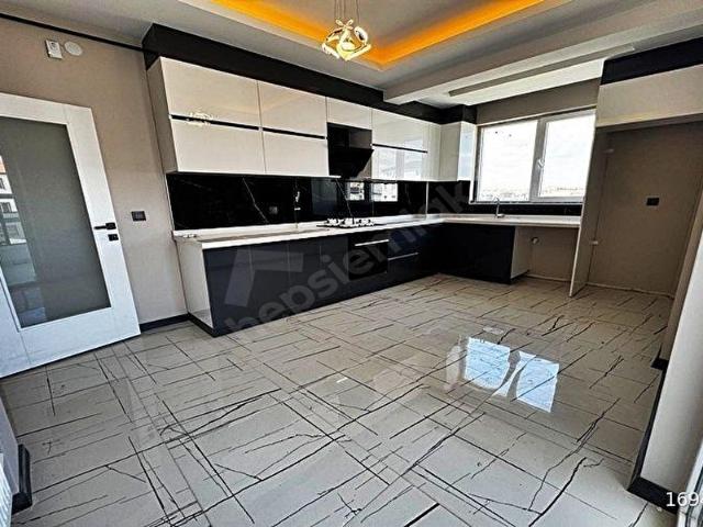 EMK GAYRİMENKUL'DEN ULTRA LÜX ARA KATTA 3+1 DAİRE İMKANI