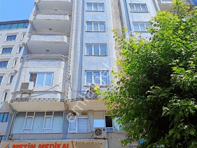Emlak 72 ' Den Medical Point Hastanesi Yanında Satılık Daire