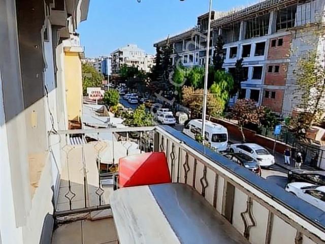 Emlak Adasından Carsı Merkezde Isyerı ofıs