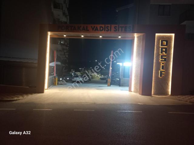 Emlak Buraya/ İzmir Buca Yeni Havuzlu Sitede 2+1 Eşyalı Daire