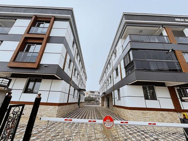 Emlak Center'dan 3+1 Kapalı Mutfak, Site İçinde Kiralık Daire