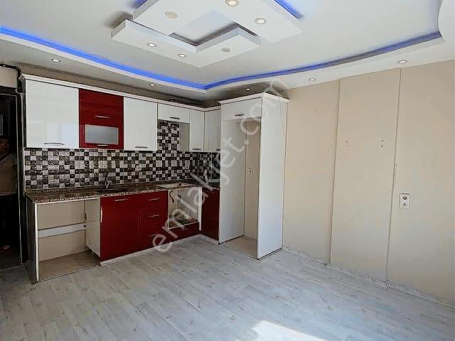Emlak Center'dan 50.yıl Mah 2+1 Kiralık Ara Kat Daire