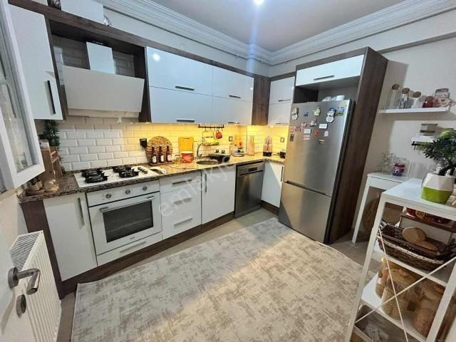 Emlak Center'dan Muradiye Mah Satılık 2+1 Kapalı Mutfaklı Daire