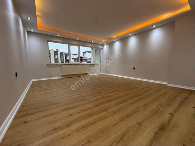 Emlak Center'dan Yarhasanlar Mah Satılık 3+1 Daire
