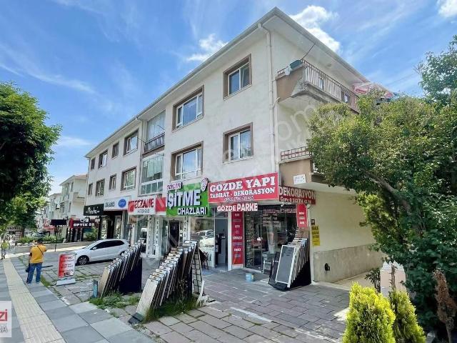 Emlak Denizi'nden Dikmen Cad. Üzeri Kiralık Kullanışlı 2+1 Daire