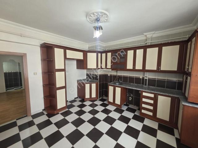 Emlak Dünyası Gym Den Yoncalık Civarında 3+1 Kiralık Daire