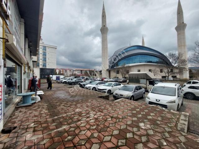 Emlak Dünyasından Uydukent Te Satılık Dükkan