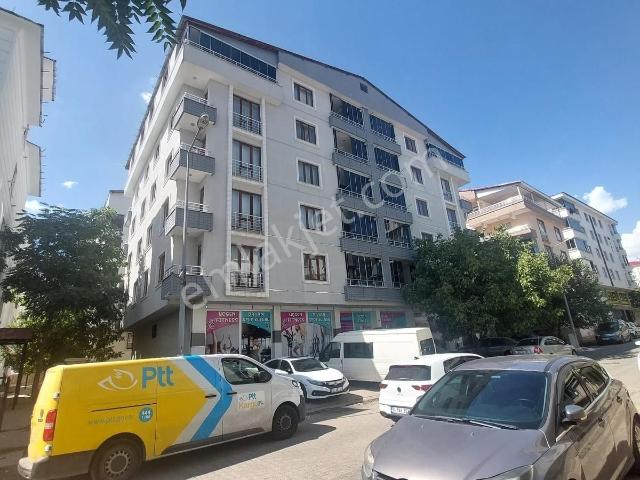Emlak Dünyasından Uydukentte Satılık 2+1 Arakat Daire