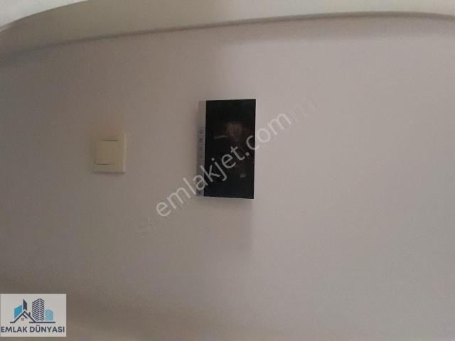 Emlak Dünyası Satılık 82 M2 Net Arakat 2+1 Lüks İskanlı Daire