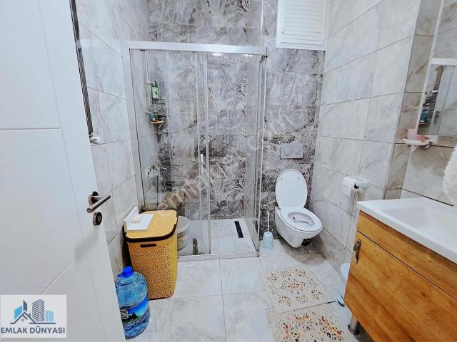 Emlak Dünyası Satılık 3+2 Lüks Sitede Kapalı Otoparklı Daire