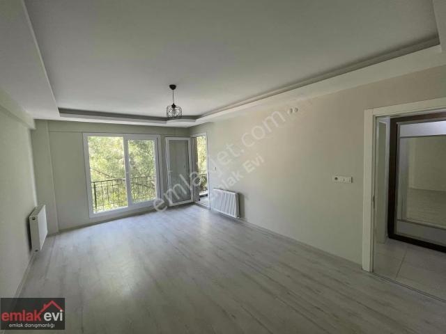 Emlak Evi'nden Köprülü'de 2+1 Ayrı Mutfaklı Kiralık Daire