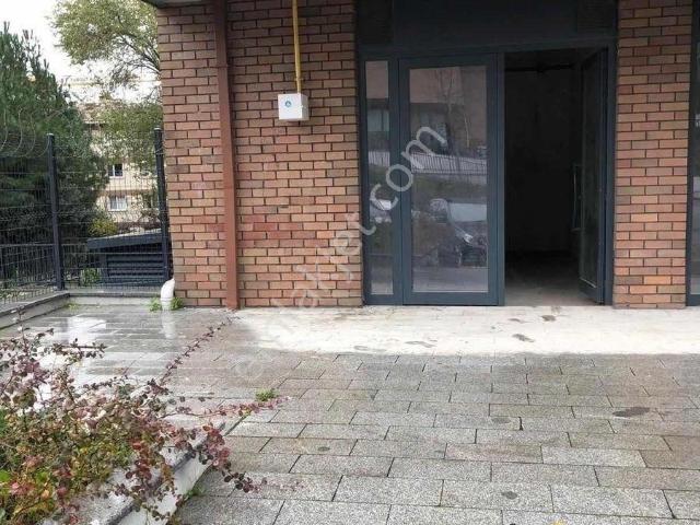 Emlak Konut 2.etap Sitesinin Altında Cadde Üzeri Kiralık Dükkan