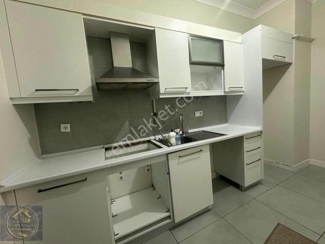 Emlak Konut Başakşehir Evlerinde D Kulede Kiralık 3+1 Boş Daire