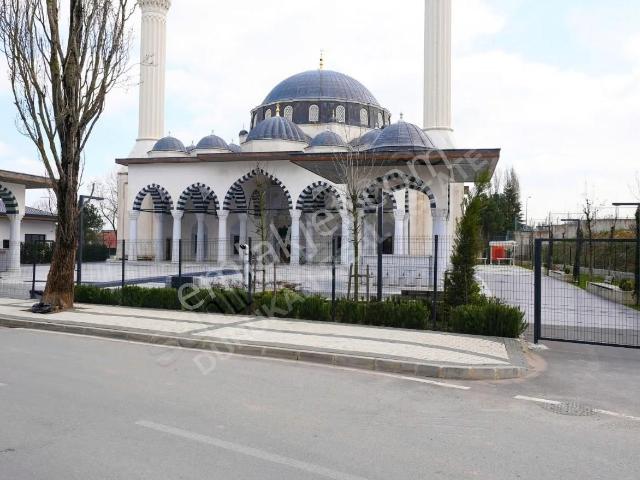 Emlak Konut Çınarköy'de Büyük Tip Kiralık Cadde Manzaralı Dükkan