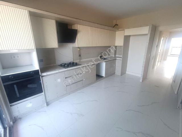 Emlak Konutları Bölgesinde Ultra Lüx 3+1/ 155 M2 Sıfır Kiralık