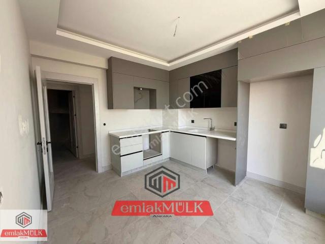 Emlak Mülk'ten Atayurt Mh 2 Bloklu Sitede Satılık 2+1 Daire