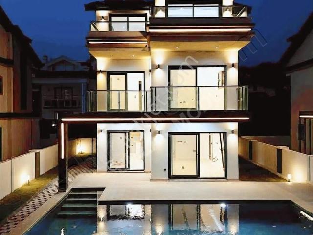 Emlakmodu'dan Çiftlik'te Müstakil 4+1 Tripleks Satılık Villa