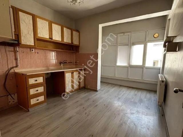 Emlaknomi'den Cedit Mahallesinde Satılık 2+1 Daire