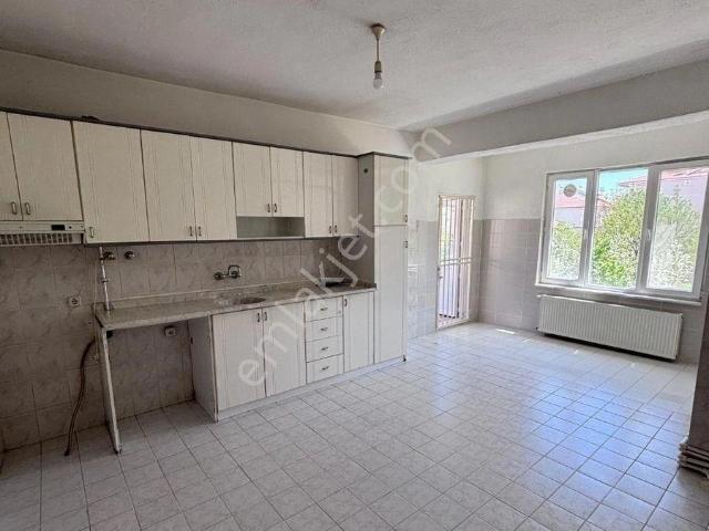 Emlaknomi'den Mehmet Bey Mahallesi'nde 3+1 Kiralık Daire