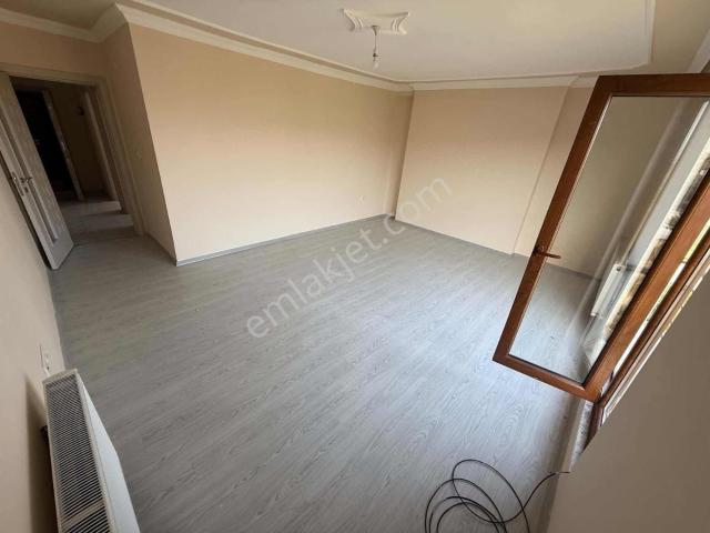 Emlakevim Gümüşova Fatih Mah.de 2 + 1 Kiralık Daire !