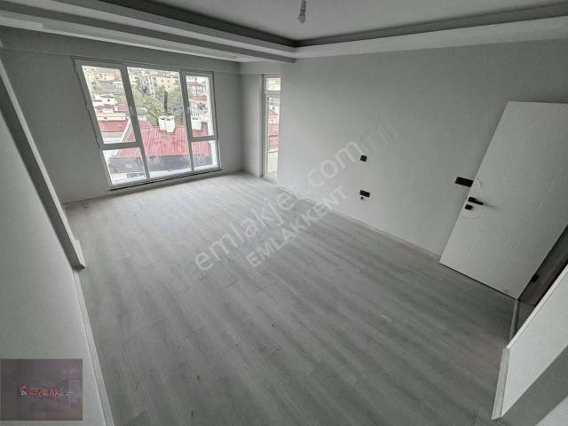 Emlakkent'den Satılık İskanlı Lüks 2+1 Daire