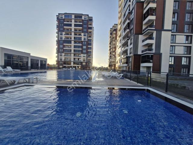 Emlaklar İzsiz Towersda Havuzlu Sitede 3+1 Satılık Daire