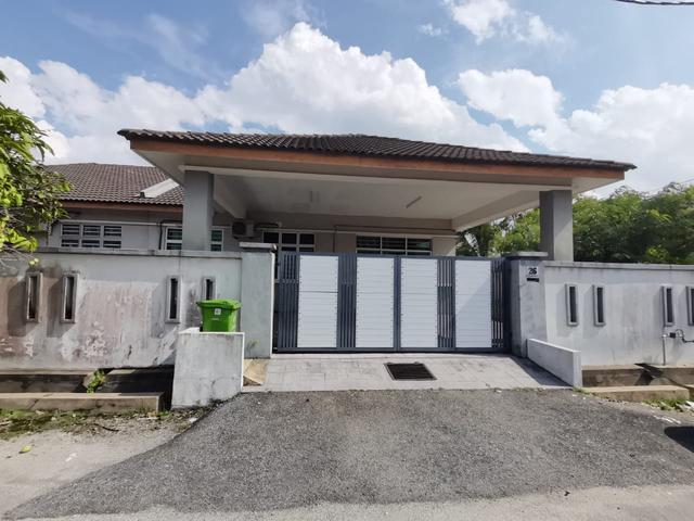 EMPTY Single Storey Semi D House for Rent in Kuantan