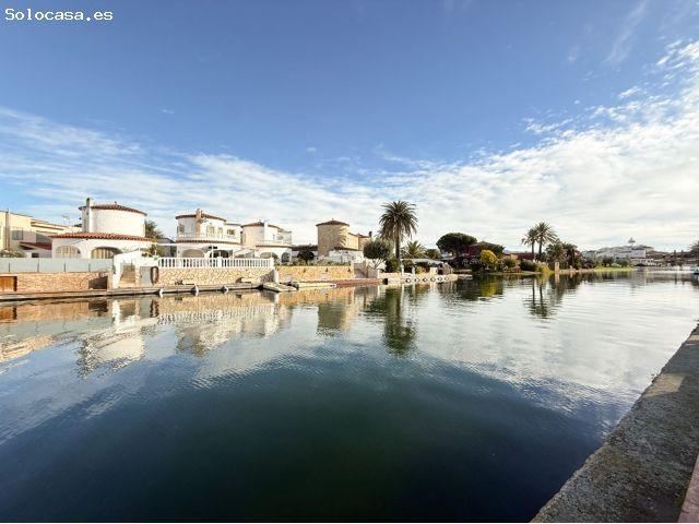 Empuriabrava, apartamento reformado con amarre comunitario