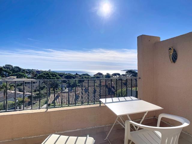 Emplacement de rêve pour ce 3 pièces de 42m2 avec très belle vue mer!