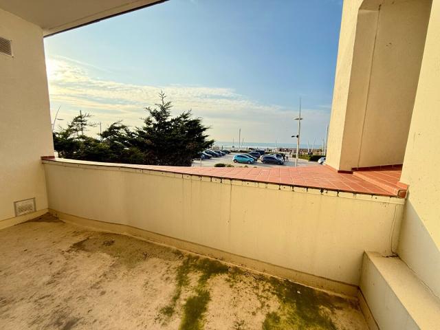 EMPLACEMENT EXCEPTIONEL Appartement de Type 3 avec balcon F