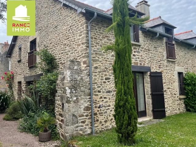 EMPLACEMENT IDÉAL À LANVALLAY – MAISON FAMILIALE AU CALME, PROCHE DES COMMODITÉS