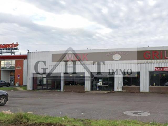 Emplacement N°1 en zone commerciale
