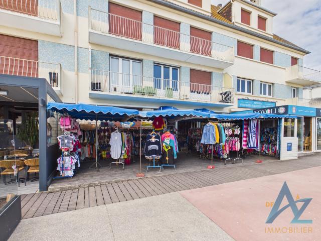 Emplacement numéro un pour ce magasin de vêtements